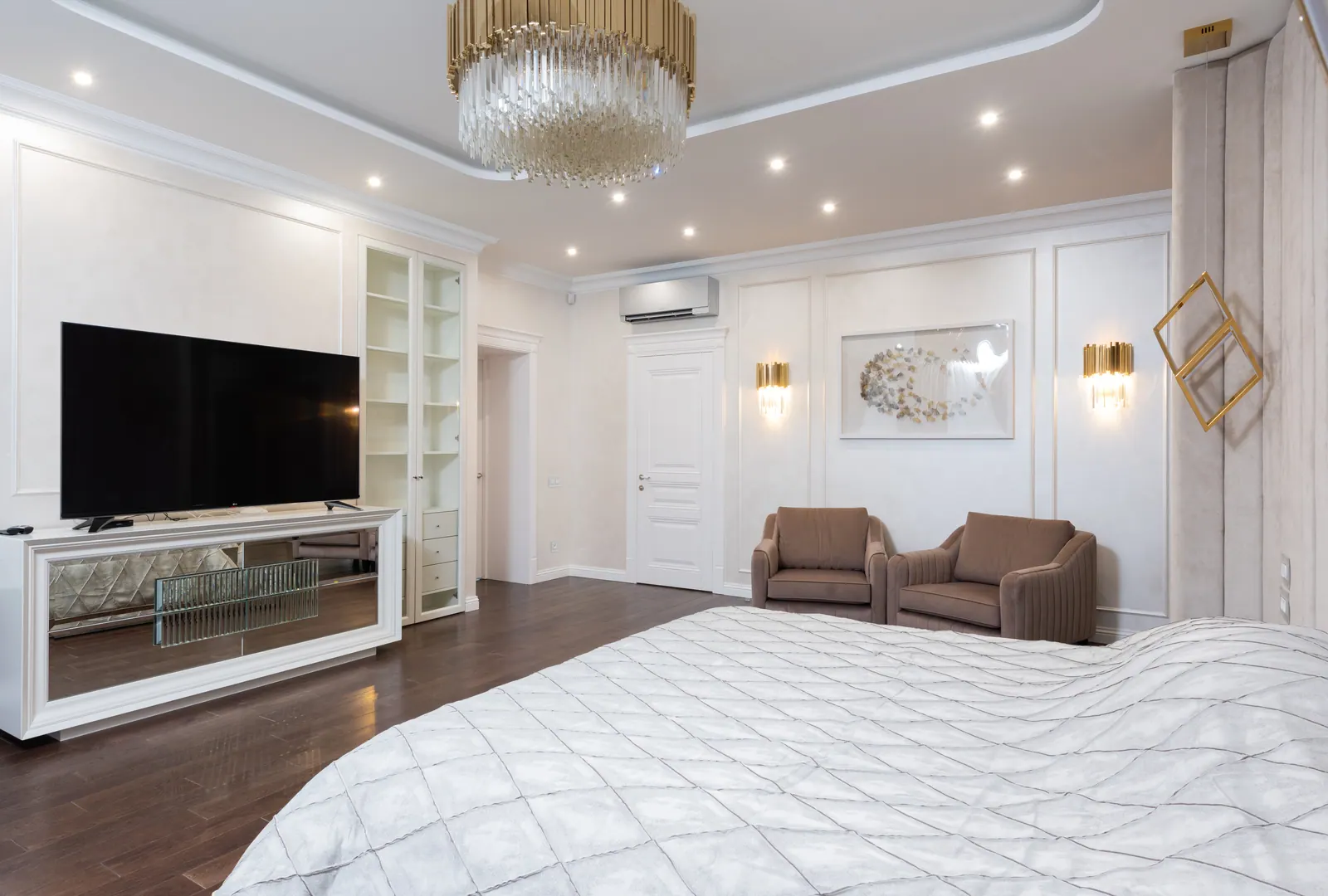 Многоуровневые натяжные потолки с подсветкой